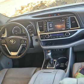 Toyota Highlander 2019