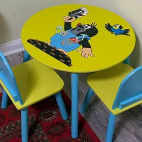 Детский столик и 2 стула