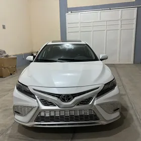 Toyota Camry 2021