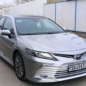 Toyota Camry 2021