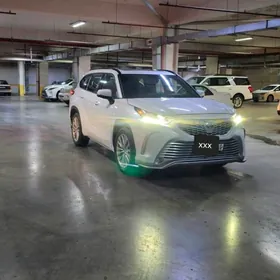 Toyota Highlander 2021