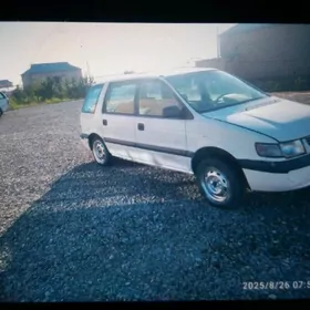 Mitsubishi Chariot 1996