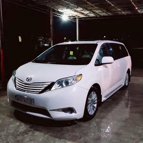 Toyota Camry Hybrid 2012