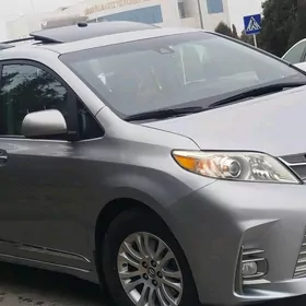 Toyota Sienna 2019