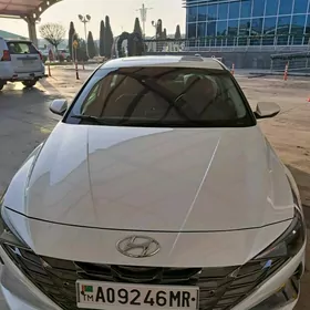 Hyundai Elantra 2022