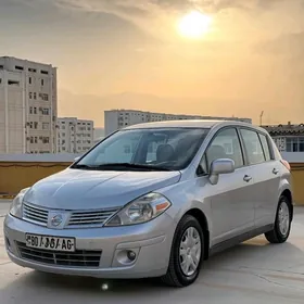 Nissan Versa 2011