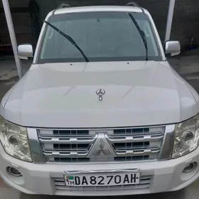Mitsubishi Pajero 2014