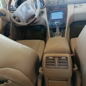 Mercedes-Benz E320 2002