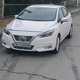 Nissan Versa 2020
