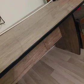 стол глянцевый