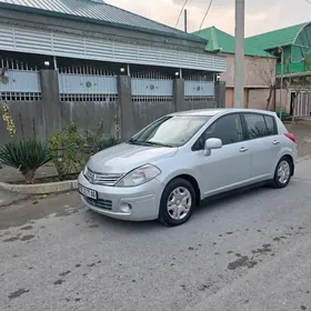 Nissan Versa 2011