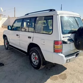 Mitsubishi Pajero 1992
