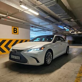 Lexus ES 350 2021