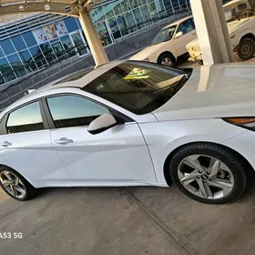 Hyundai Elantra 2022