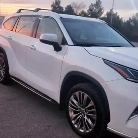 Toyota Highlander 2021