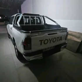 Toyota Hilux 2016