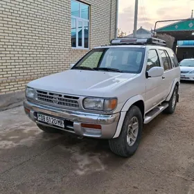 Nissan Pathfinder 1996