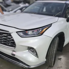 Toyota Highlander 2021