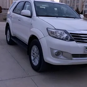 Toyota Fortuner 2014