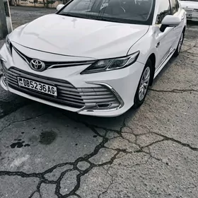 Toyota Camry Hybrid 2021