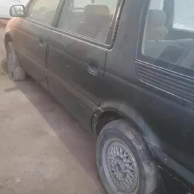 Mitsubishi Chariot 1995