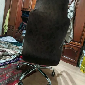 офисное кресло