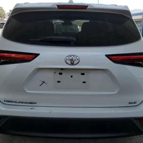 Toyota Highlander 2021