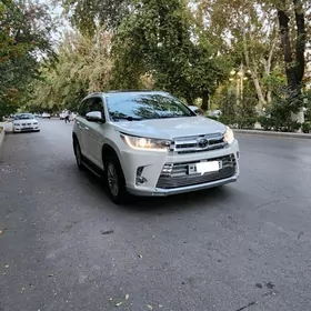 Toyota Highlander 2019