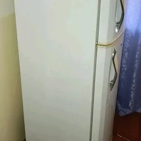 продается холодильник LG