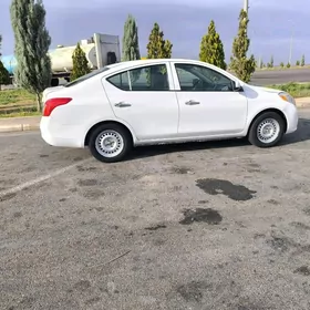 Nissan Versa 2011