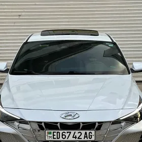 Hyundai Elantra 2021