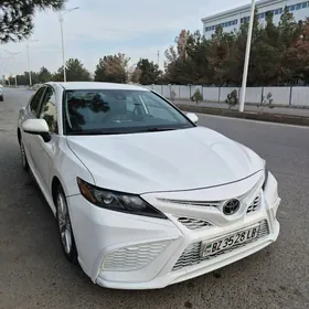 Toyota Camry 2021