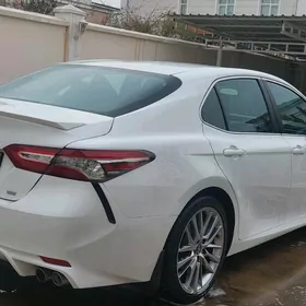 Toyota Camry 2018