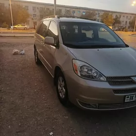 Toyota Sienna 2004