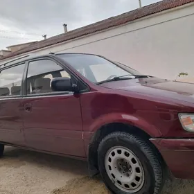 Mitsubishi Chariot 1993