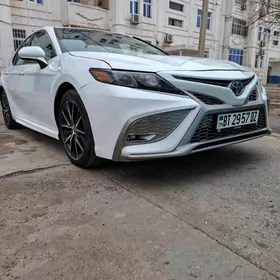 Toyota Camry 2021