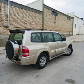 Mitsubishi Pajero 2005