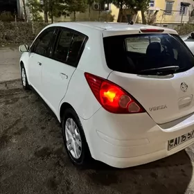 Nissan Versa 2011