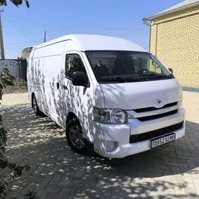 Toyota Hiace 2021