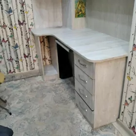 Письменный стол