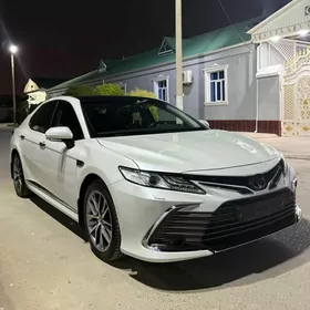 Toyota Camry 2021