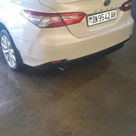 Toyota Camry Hybrid 2020