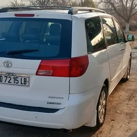 Toyota Sienna 2004