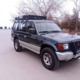 Mitsubishi Montero 1995