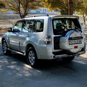 Mitsubishi Pajero 2013