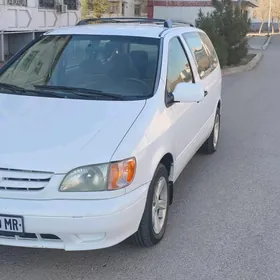 Toyota Sienna 2002