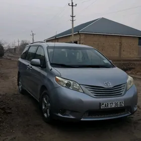 Toyota Sienna 2011