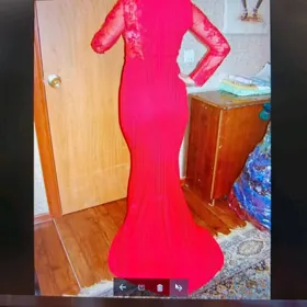 Платья вечерние