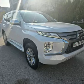 Mitsubishi Pajero 2020