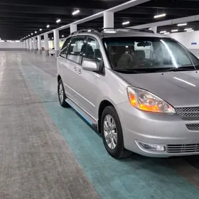 Toyota Sienna 2004